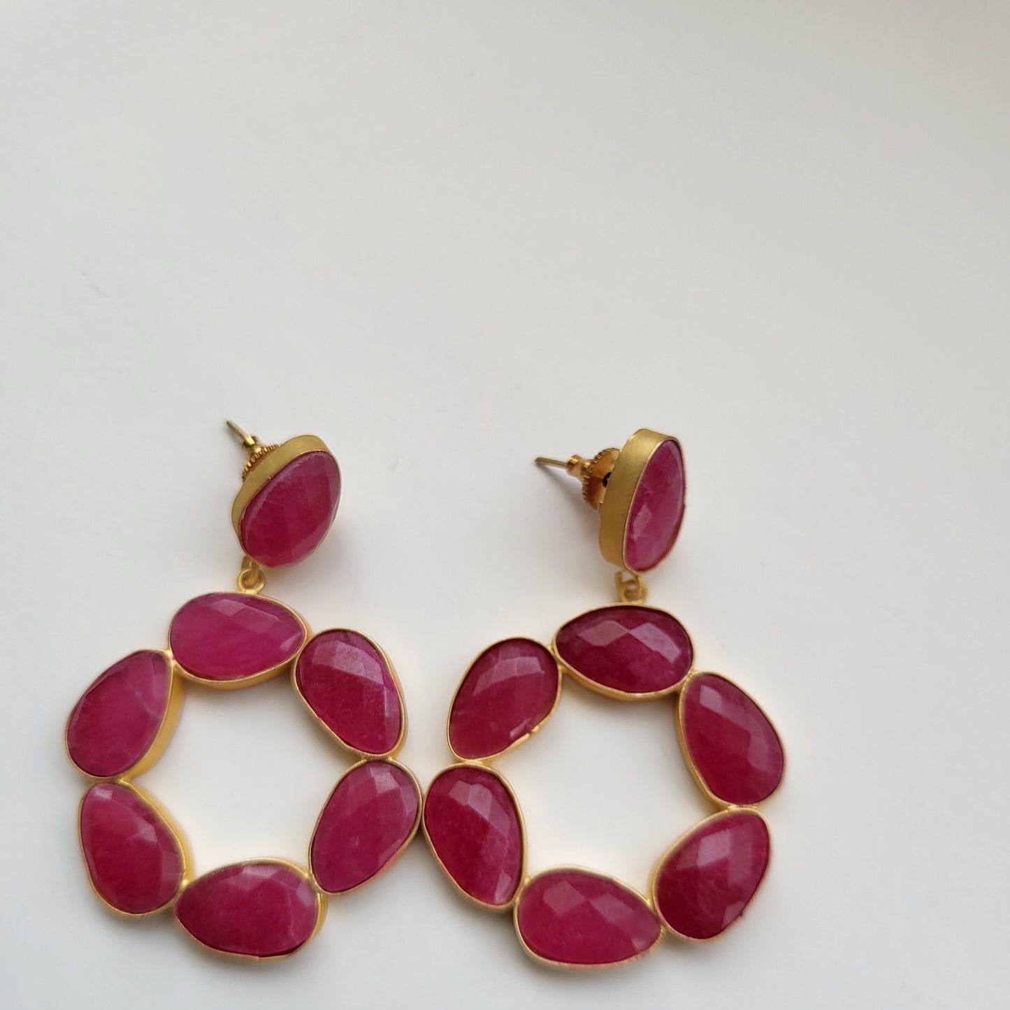 Pink stone on a circle earrings