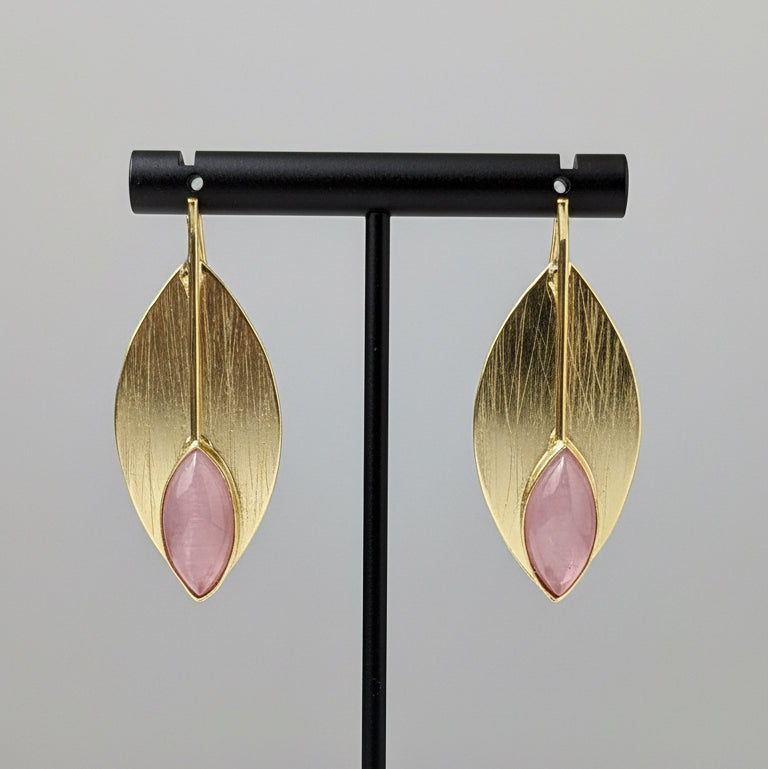Gold leaf-shaped earrings with pink stones 