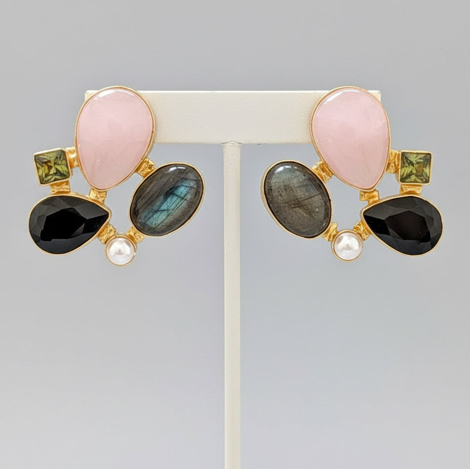 Pair of earrings with multicolored gemstones 