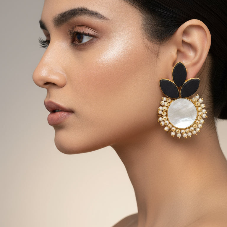 Pair of earrings  with mother of pearl and black stones 