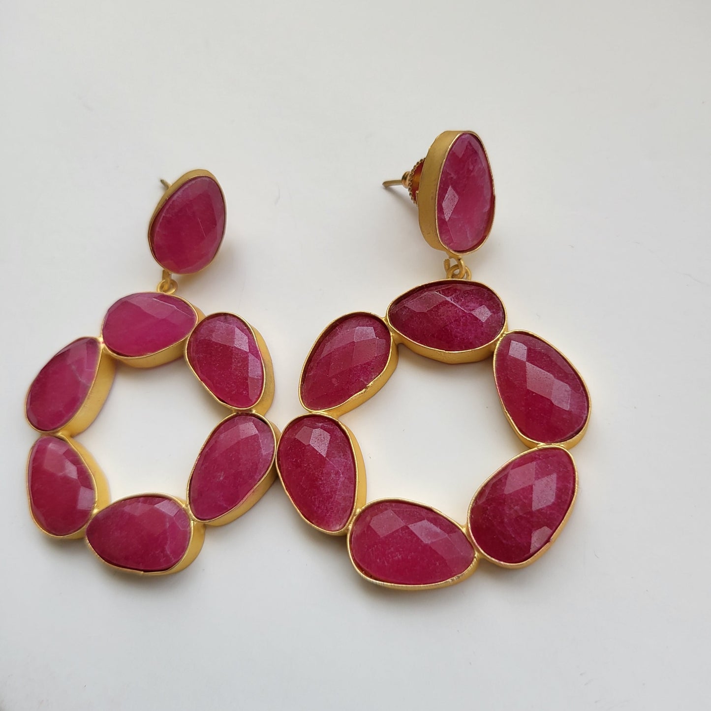 Pink stone on a circle earrings
