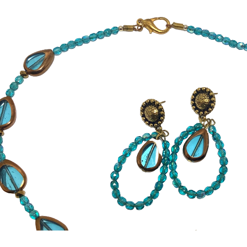 Traditional Design Necklace Set