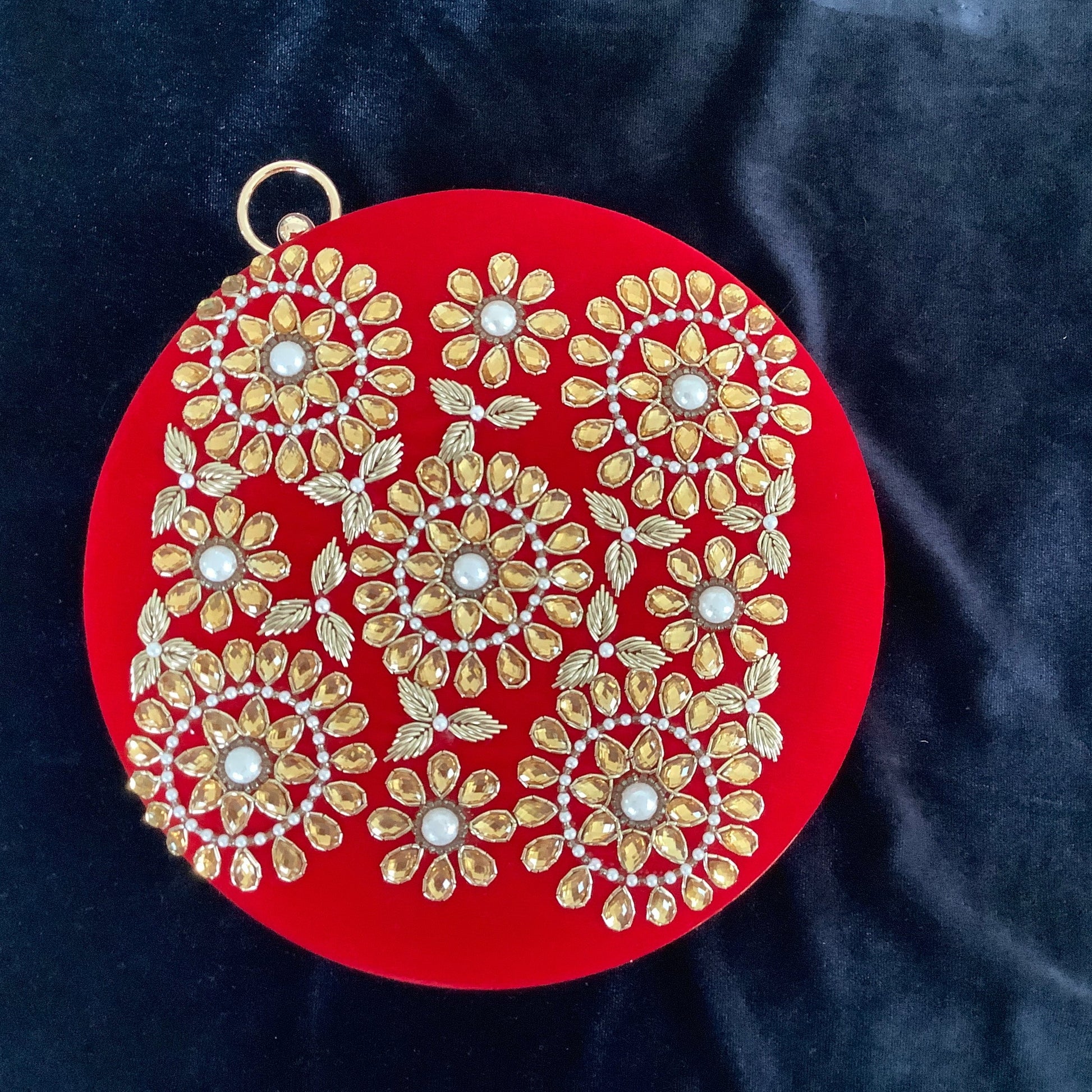 https://www.anuartstore.com/products/deep-pink-round-clutch-bag?utm_source=copyToPasteBoard&utm_medium=product-links&utm_content=web